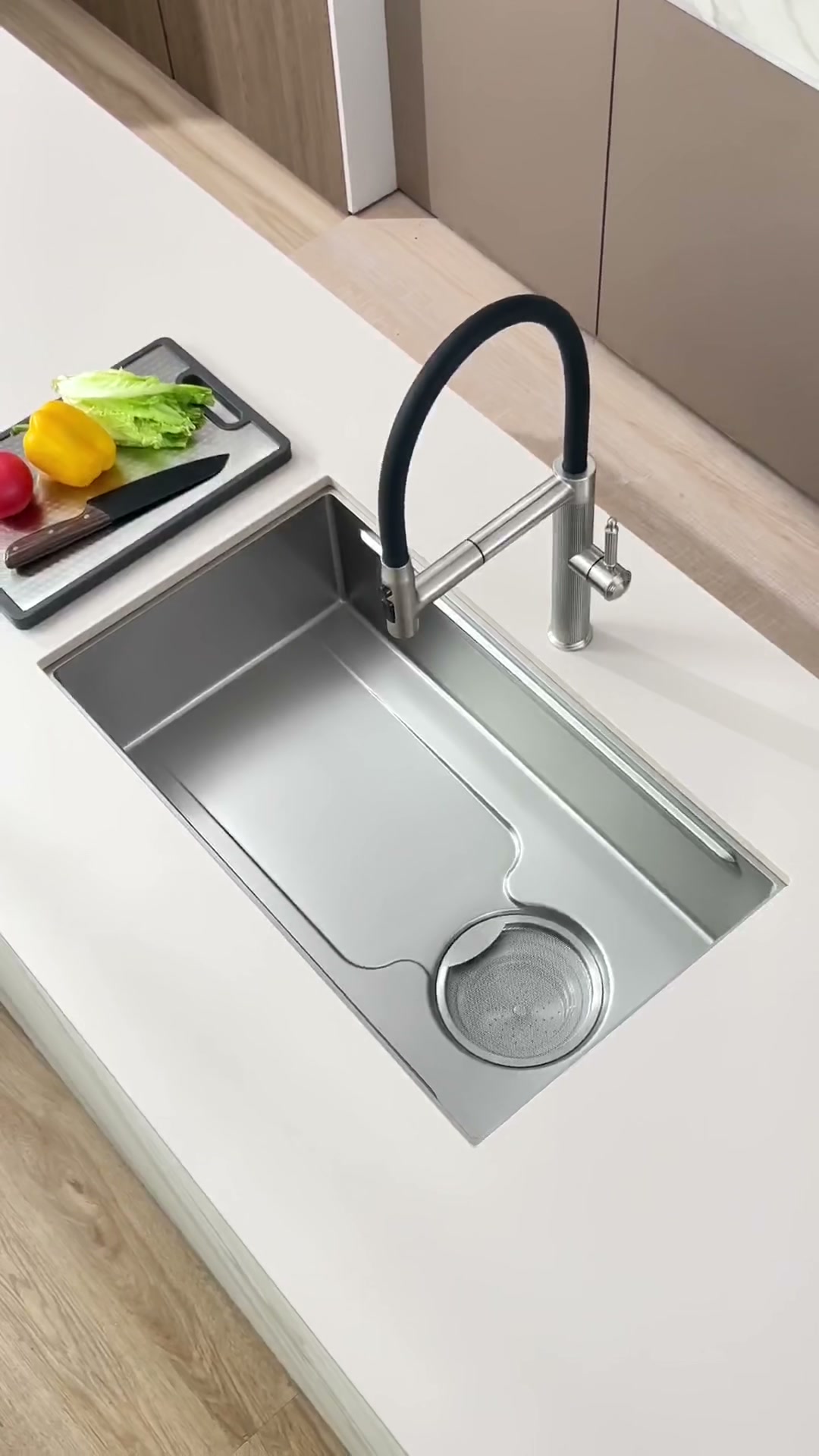 New 304 stainless steel workstation sink with guided drainage and flexible hand spray